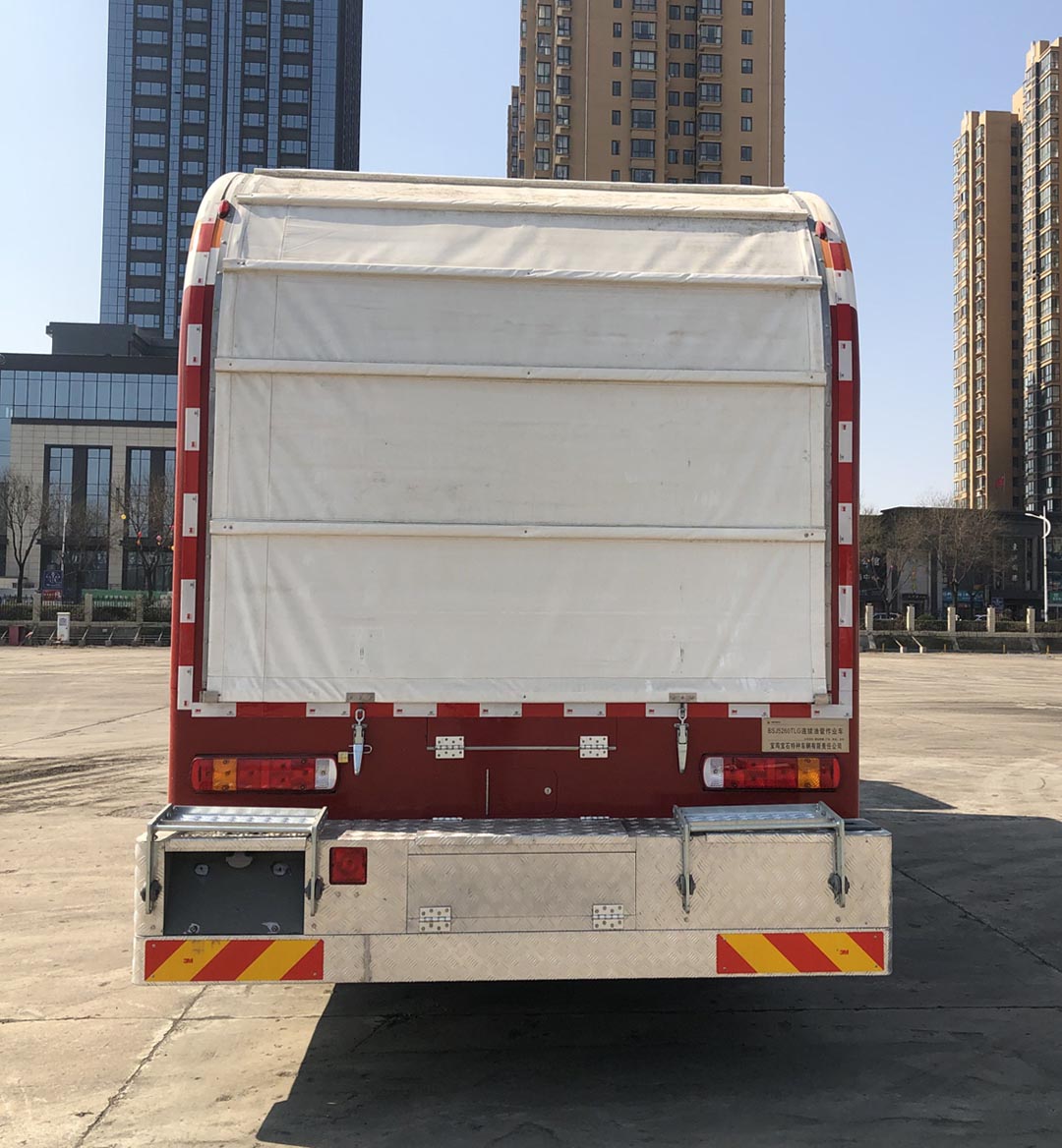 寶石機(jī)械牌BSJ5260TLG連續(xù)油管作業(yè)車公告圖片