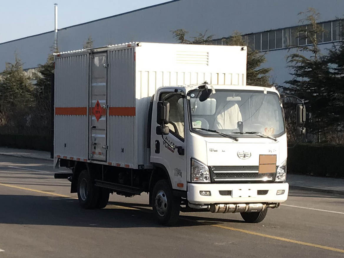 鴻星達牌SJR5046XRQ-6易燃氣體廂式運輸車