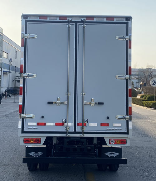 福田牌BJ5045XXY9PBA-32廂式運輸車公告圖片