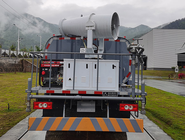 龍環(huán)牌FLM5126GPSFA6LH綠化噴灑車公告圖片