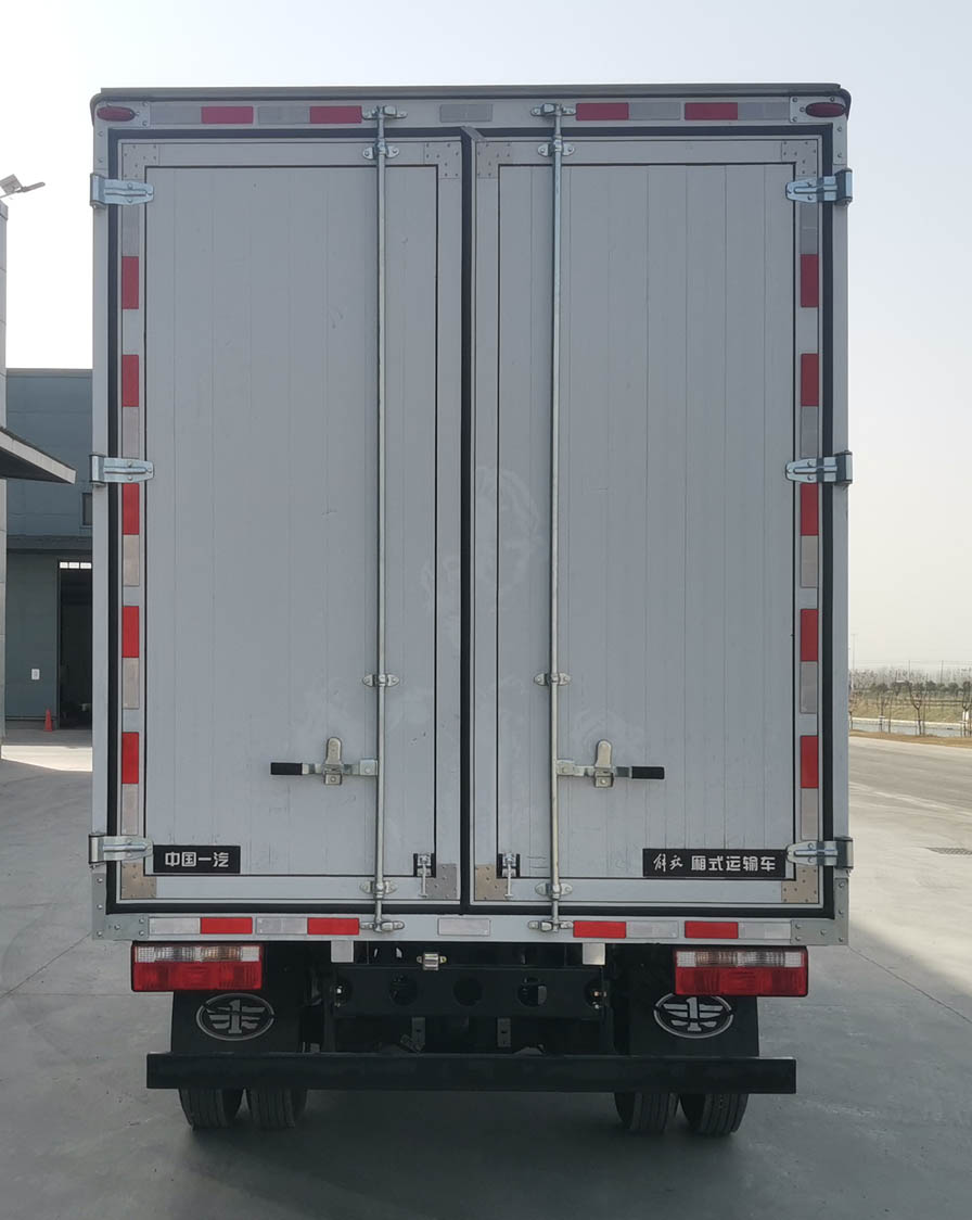 解放牌CA5049XXYP40K41L2E6A85廂式運(yùn)輸車公告圖片