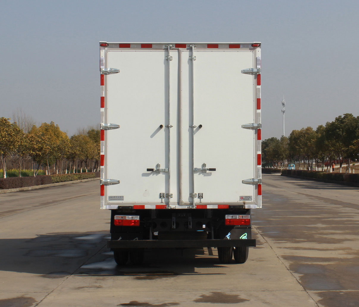 東風(fēng)牌EQ5049XXY8CD2AC廂式運(yùn)輸車(chē)公告圖片