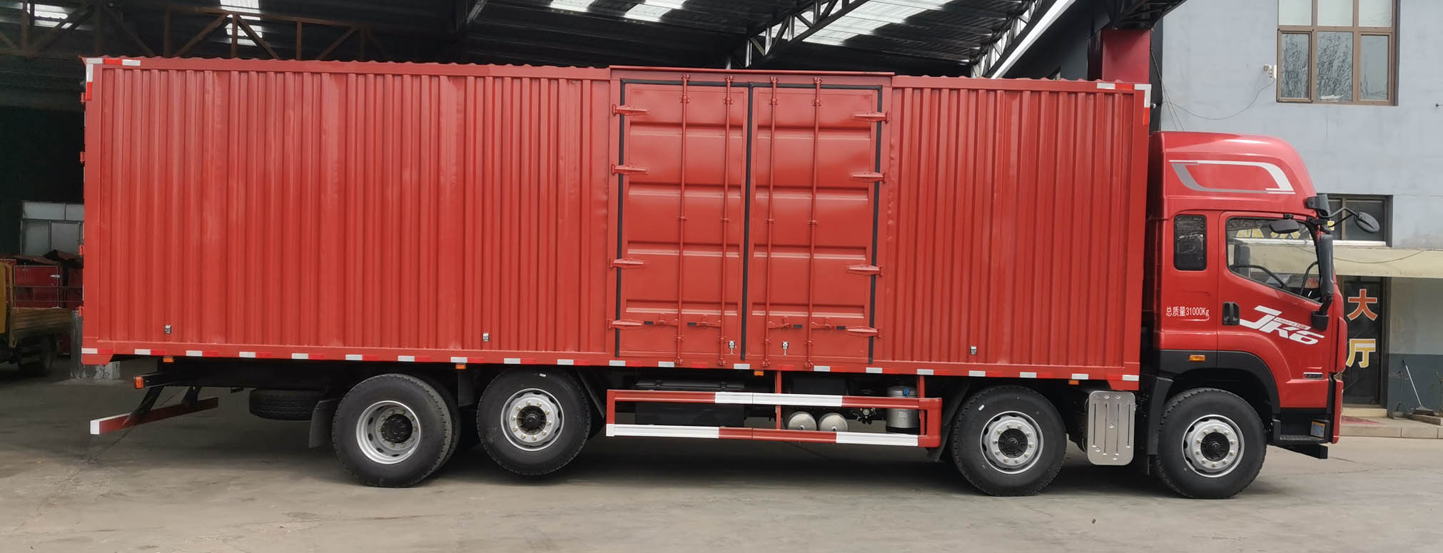 解放牌CA5310XXYP28K1L7T10E6A80廂式運輸車公告圖片