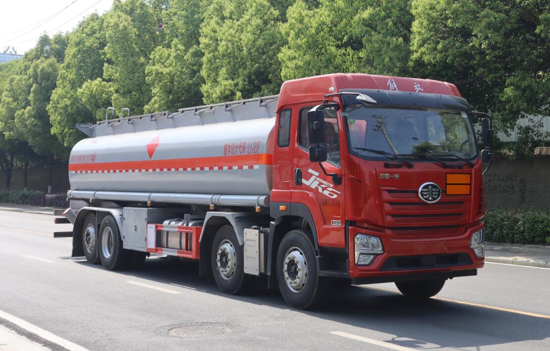 中汽力威牌HLW5320GYYCA6運(yùn)油車公告圖片