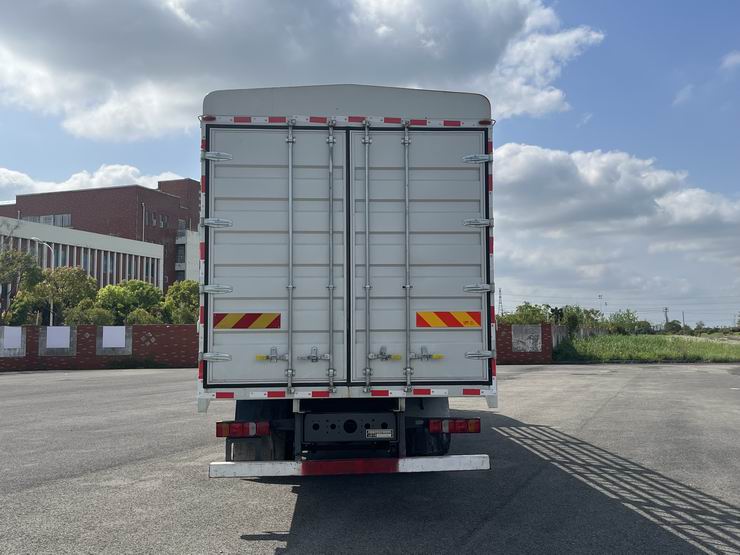 汕德卡牌ZZ5266CCYN56CHF1K倉柵式運(yùn)輸車公告圖片