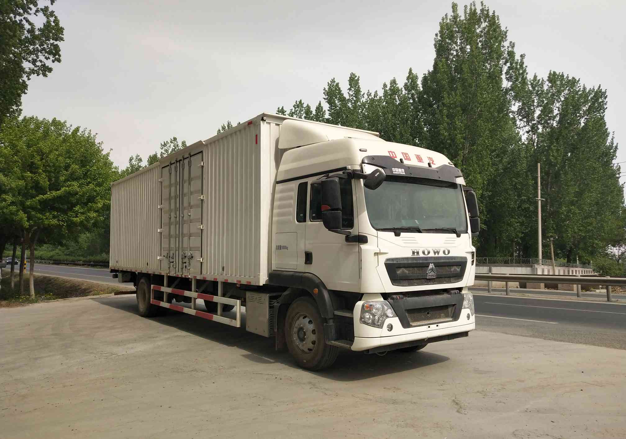 豪沃牌ZZ5187XXYK711GF1H廂式運(yùn)輸車公告圖片