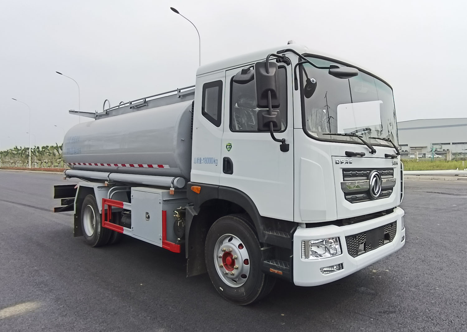 舜德牌SDS5180GPGEQ6普通液體運(yùn)輸車