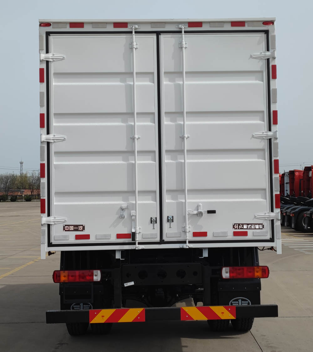 解放牌CA5161XXYP40K62L3E6A85廂式運(yùn)輸車公告圖片
