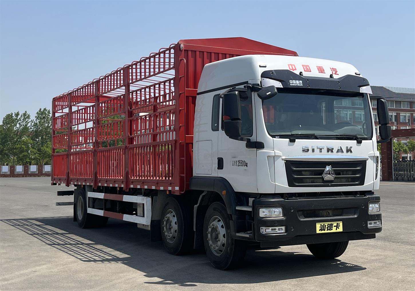 汕德卡牌ZZ5266CCQN56CGF1KB畜禽運(yùn)輸車