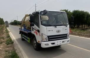 吸污车