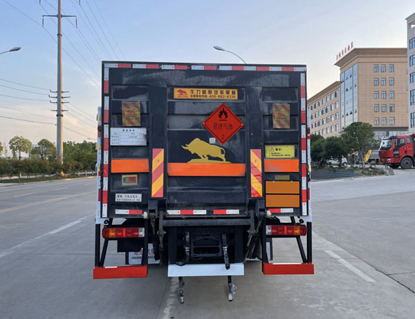 楚勝牌CSC5180TQPB6氣瓶運(yùn)輸車公告圖片