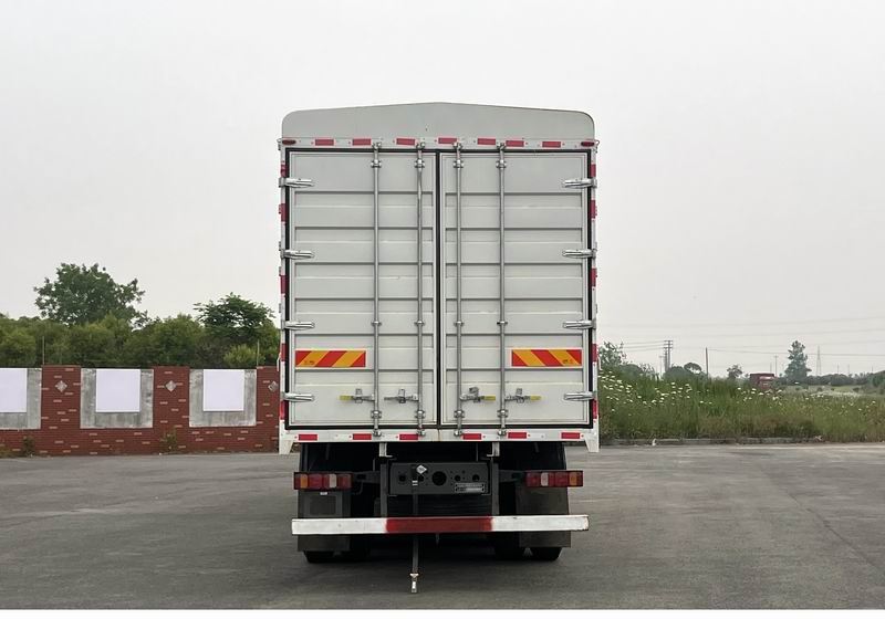 汕德卡牌ZZ5316CCYV466HF1C倉柵式運(yùn)輸車公告圖片