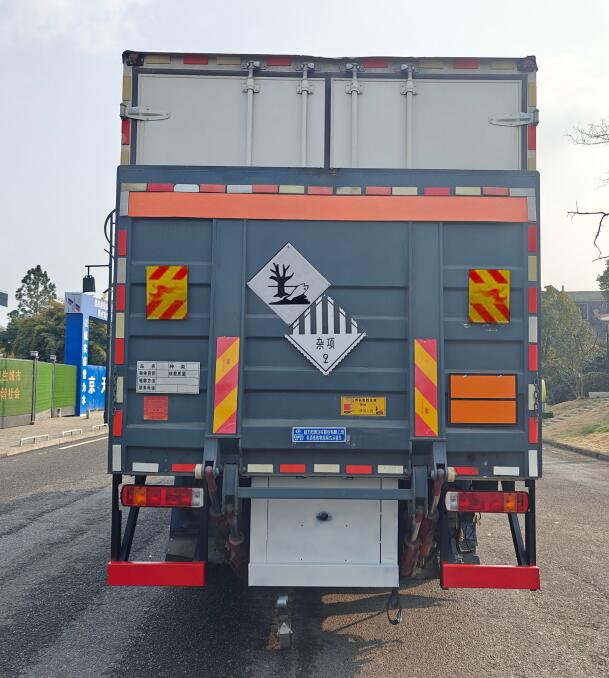 程力威牌CLW5181XZWCDP雜項危險物品廂式運輸車公告圖片