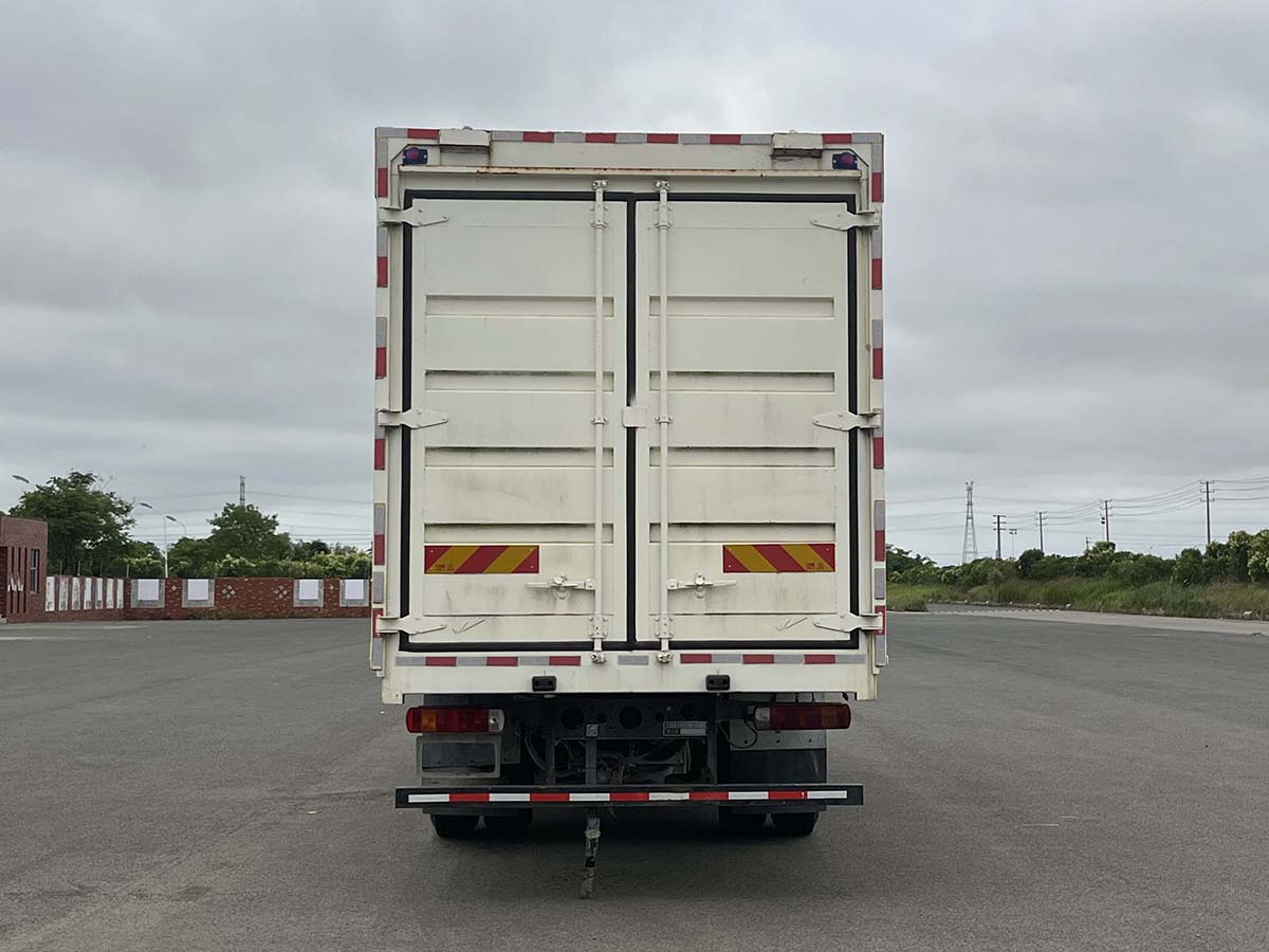 豪沃牌ZZ5187XYKN561GZ1BEV純電動翼開啟廂式車公告圖片