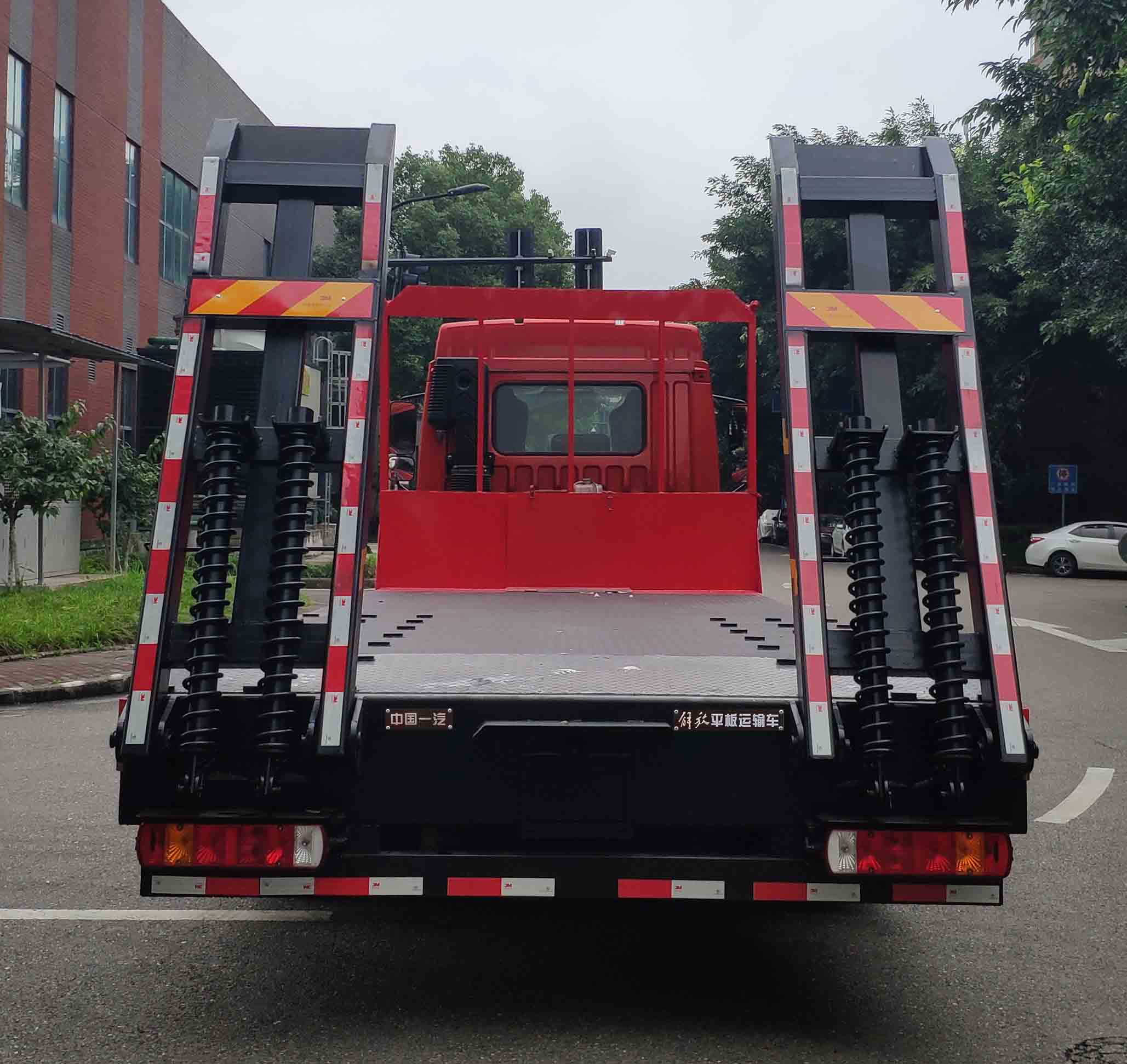 解放牌CA5181TPBPK8L2E6A90平板運(yùn)輸車公告圖片