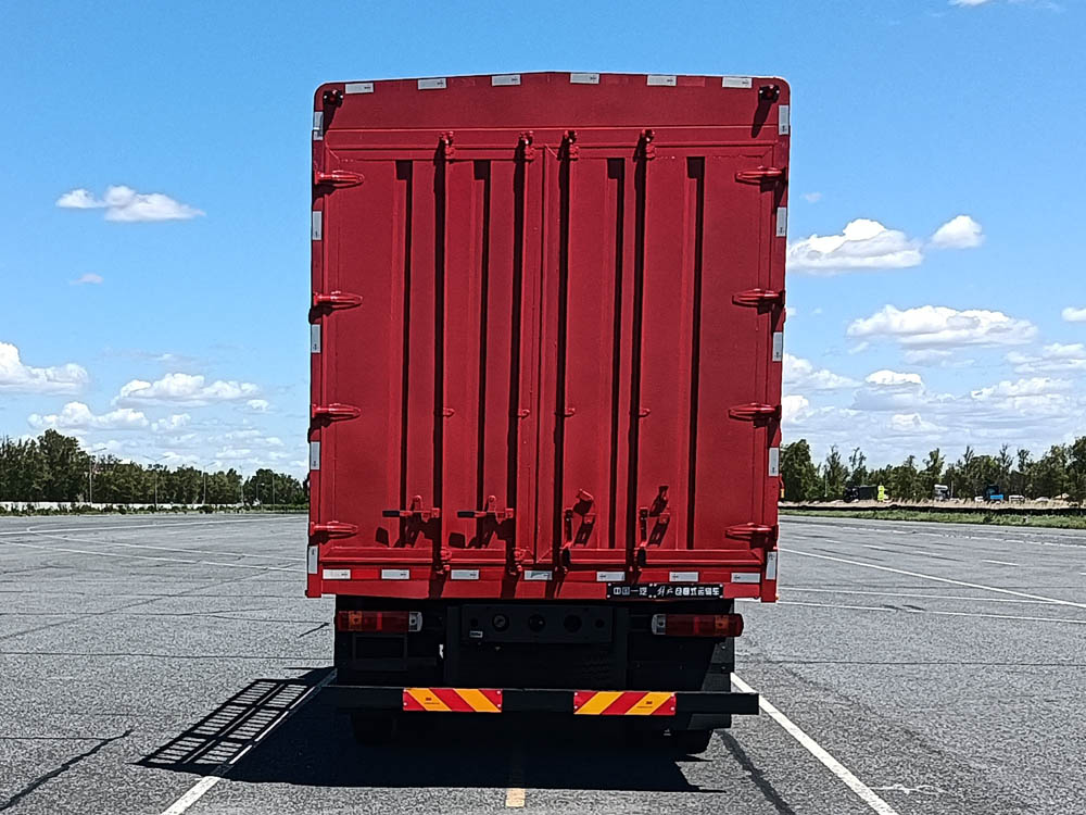 解放牌CA5120CCYP62K1L2E6倉柵式運(yùn)輸車公告圖片