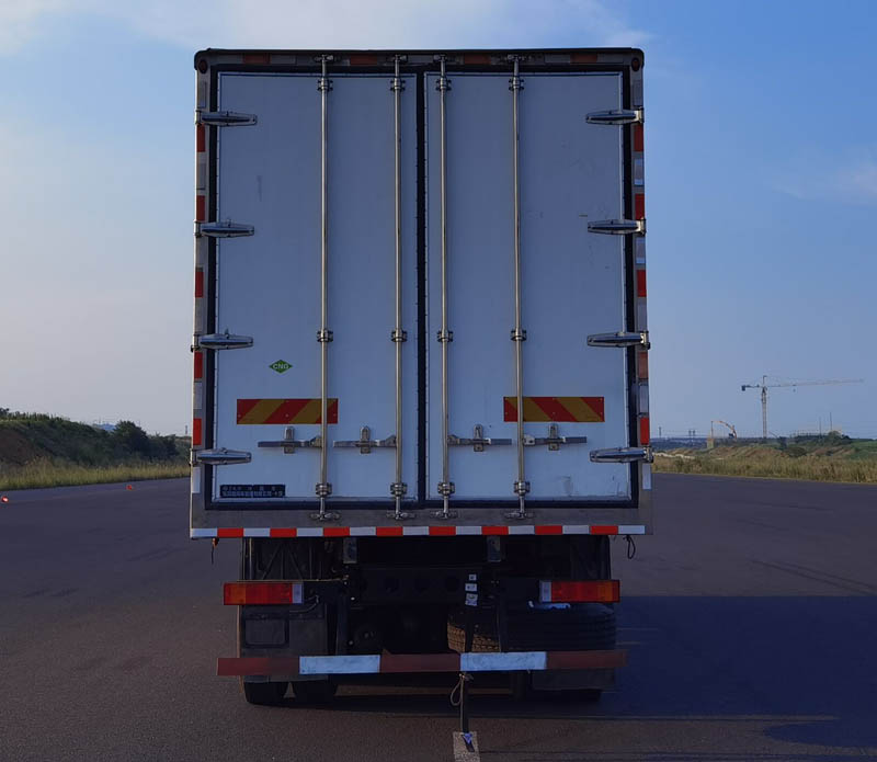 東風(fēng)牌DFV5318XLCGP6C冷藏車(chē)公告圖片