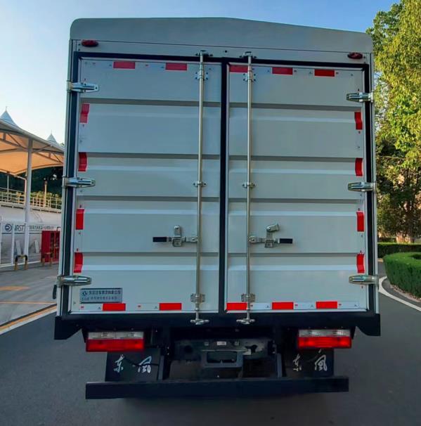 東風(fēng)牌EQ5040CCYLBEV1純電動(dòng)倉(cāng)柵式運(yùn)輸車公告圖片