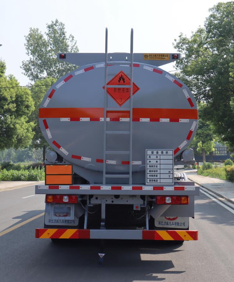 中汽力威牌HLW5321GYYSX6運(yùn)油車公告圖片