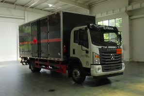 程力威牌CLW5122XRYCDP易燃液体厢式运输车
