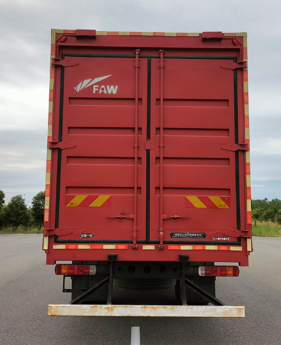 解放牌CA5168XYKP28K2L5E6A80翼開(kāi)啟廂式車(chē)公告圖片