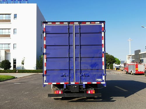 豪曼牌ZZ5048XXYF17FBA廂式運(yùn)輸車公告圖片