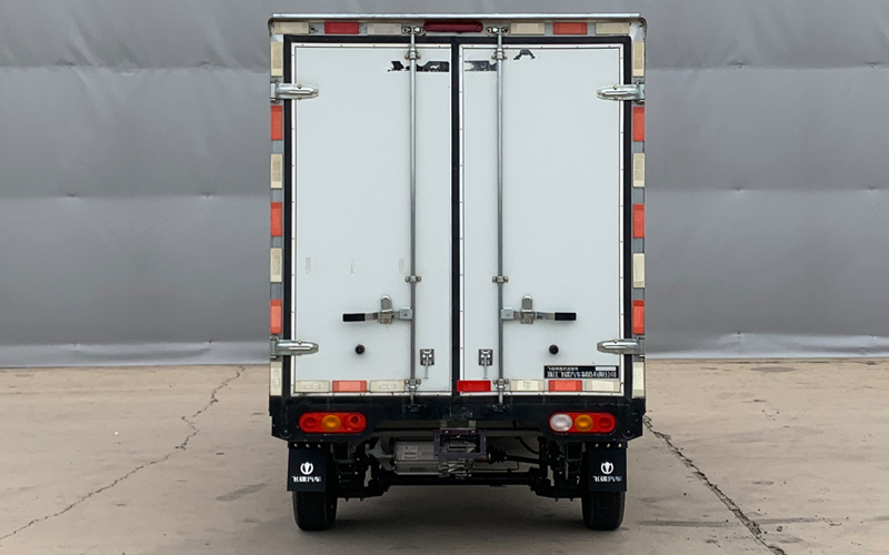 飛碟牌FD5034XXYBEV-1純電動廂式運(yùn)輸車公告圖片