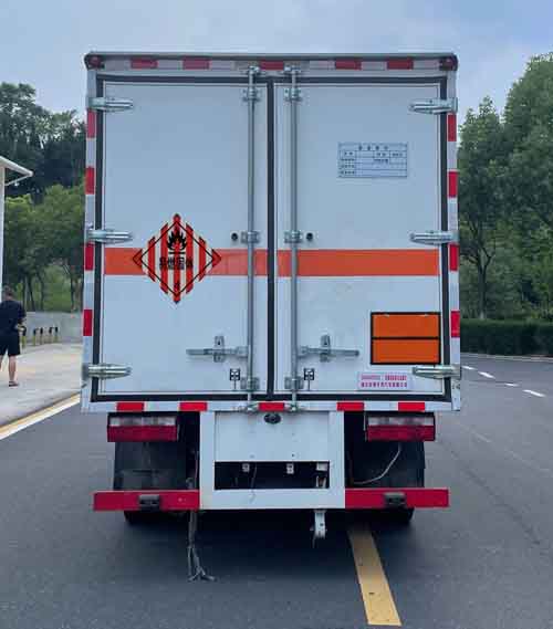 同銳通牌CAA5040XRGC6易燃固體廂式運輸車公告圖片