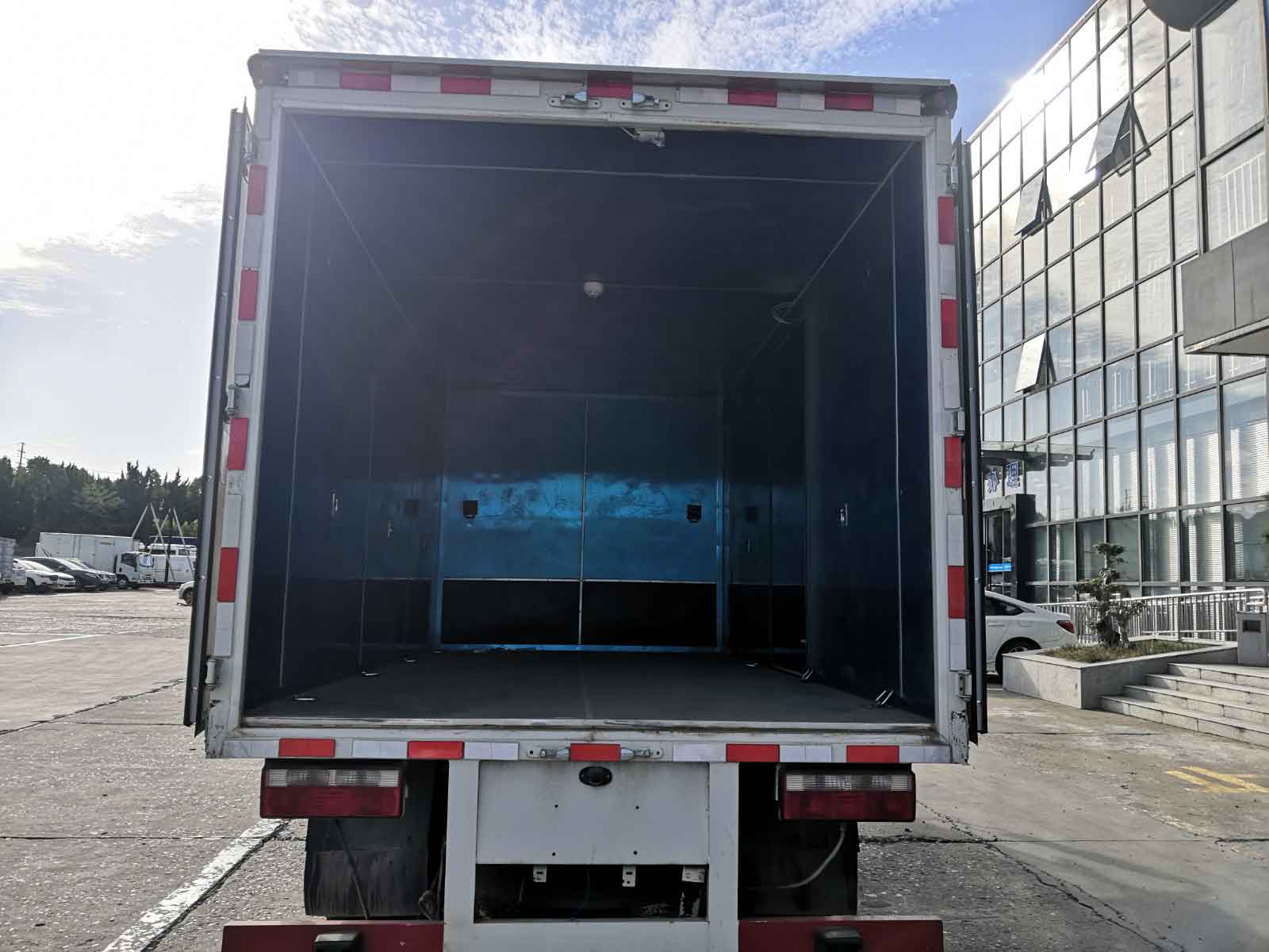 同銳通牌CAA5040XFWC6腐蝕性物品廂式運(yùn)輸車公告圖片