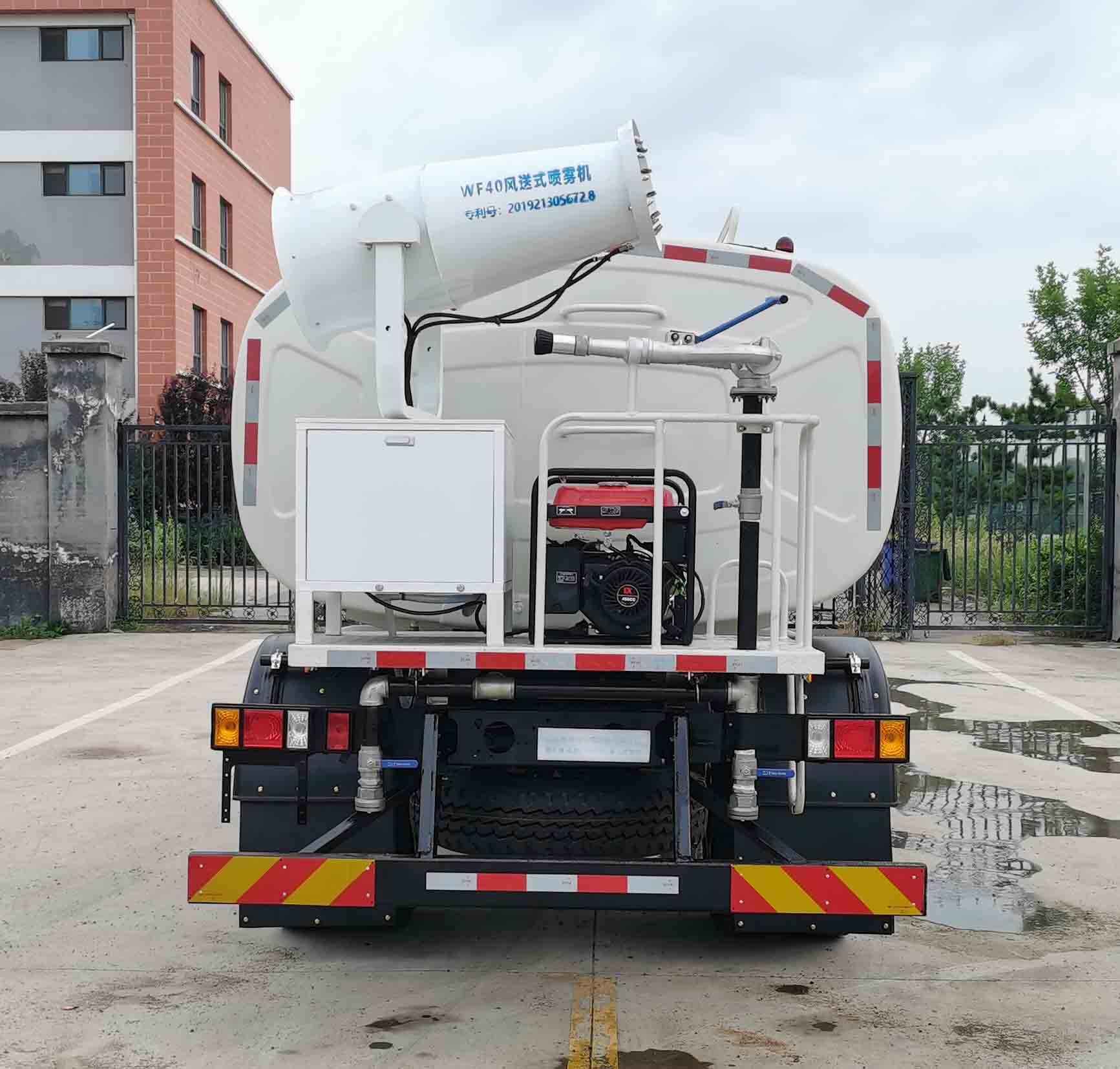 諸專(zhuān)牌GLB5161GPSE6綠化噴灑車(chē)公告圖片