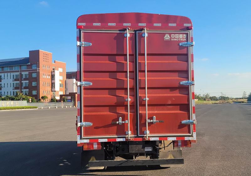 豪沃牌ZZ5047CCYF3114F145倉柵式運(yùn)輸車公告圖片