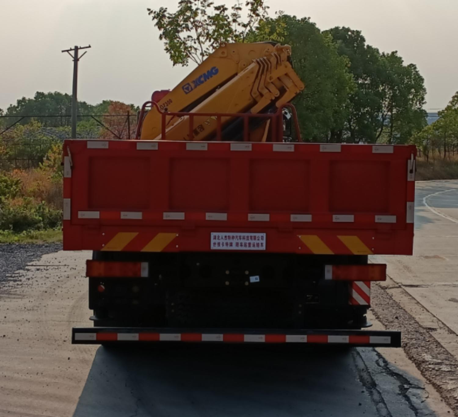 猛卡士特牌XCL5310JSQL6隨車起重運輸車公告圖片