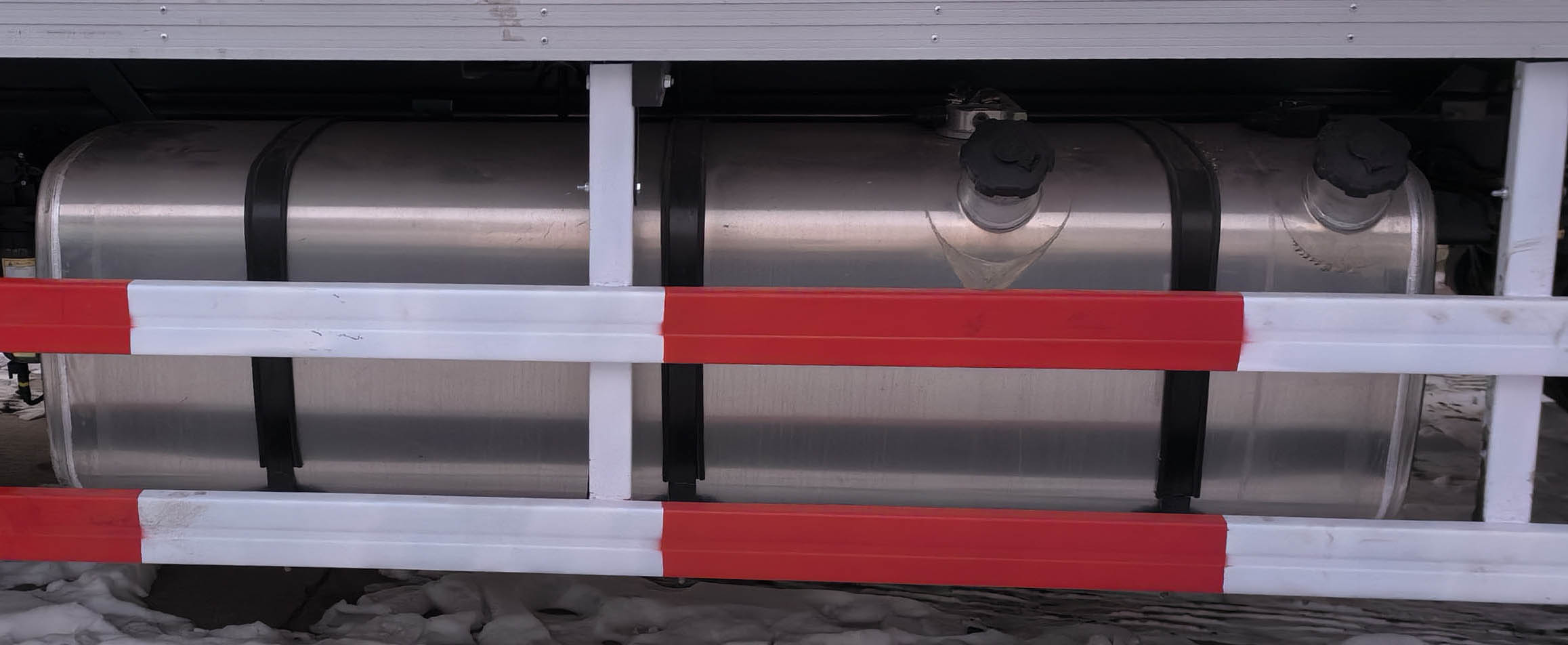 解放牌CA5180XYZP28K2L8E6A80郵政車公告圖片