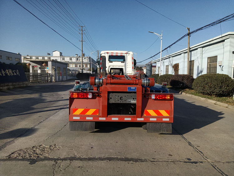 三聯(lián)牌YSY5313ZXXE6車廂可卸式垃圾車公告圖片