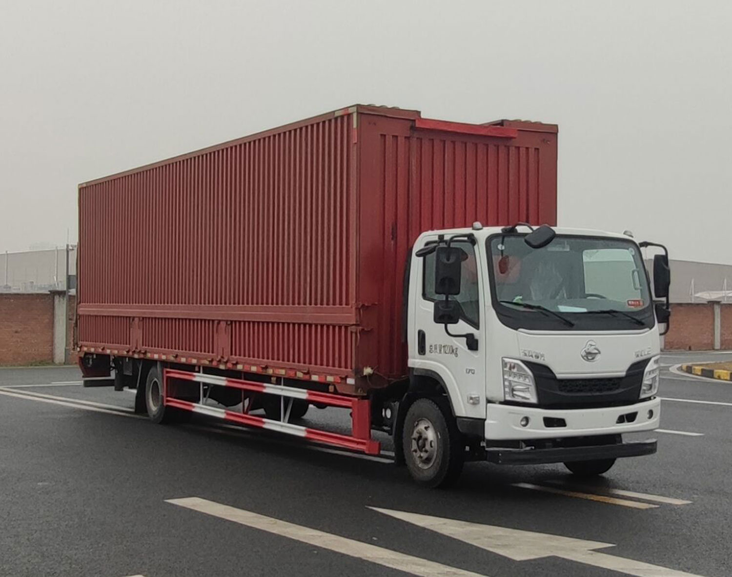 乘龍牌LZ5111XYKL2AC1翼開(kāi)啟廂式車公告圖片