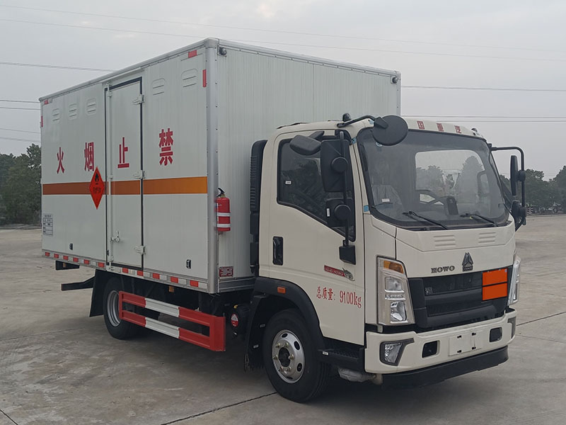 程力牌CL5097XRY6BXW易燃液體廂式運輸車