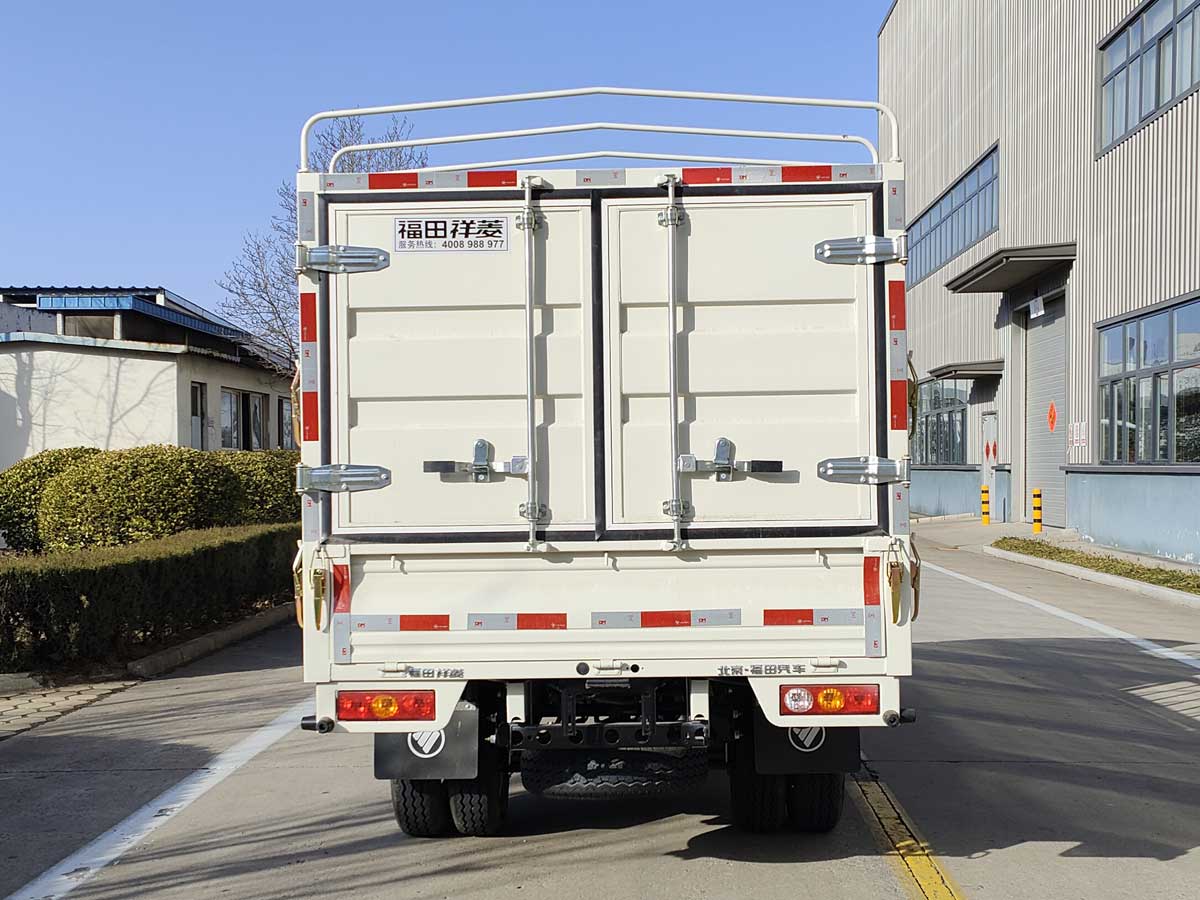 福田牌BJ5032CCY4AV6-13倉(cāng)柵式運(yùn)輸車公告圖片