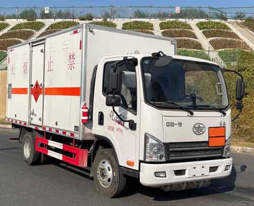 同銳通牌CAA5040XRYC6易燃液體廂式運輸車