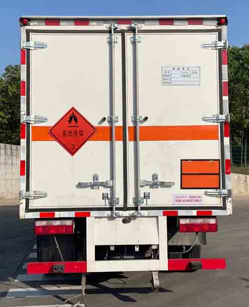 同銳通牌CAA5040XRYC6易燃液體廂式運輸車公告圖片