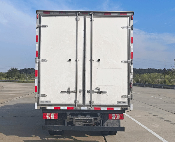 宇通牌ZKH5045XLCBEV1純電動(dòng)冷藏車公告圖片