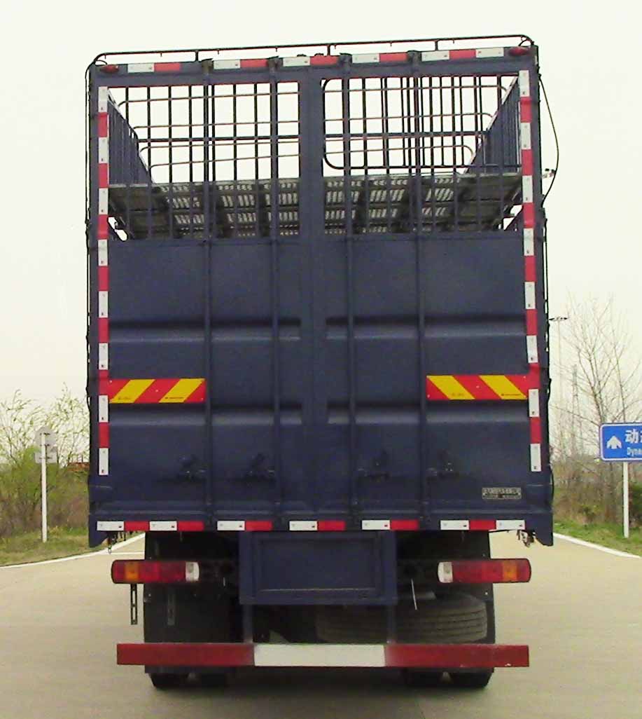 北京牌BJ5310CCQD6DP-01畜禽運輸車公告圖片