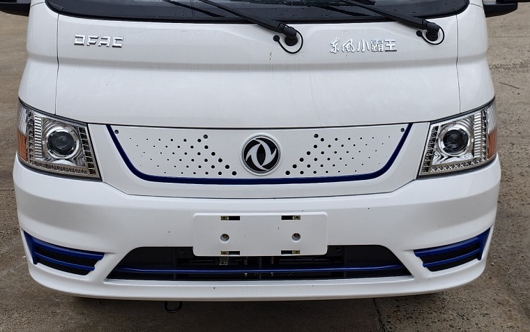 東風(fēng)牌EQ5032CCY60N6AC倉柵式運(yùn)輸車公告圖片