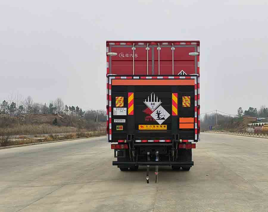 百捷牌QYY5186XZWZZ6雜項(xiàng)危險(xiǎn)物品廂式運(yùn)輸車公告圖片