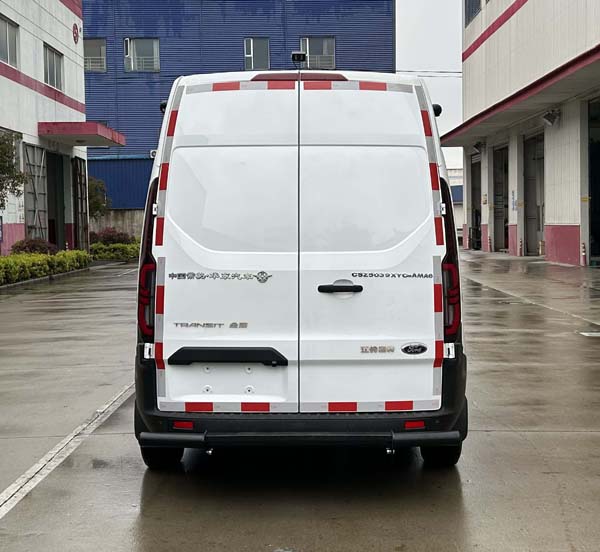 華東牌CSZ5039XYC-AMA6運(yùn)鈔車(chē)公告圖片