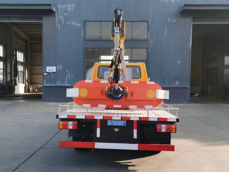 程力威牌CLW5040TYHCDP綠化綜合養(yǎng)護(hù)車公告圖片