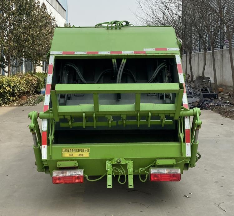 祥農(nóng)達牌SGW5040ZYSEQ6壓縮式垃圾車公告圖片