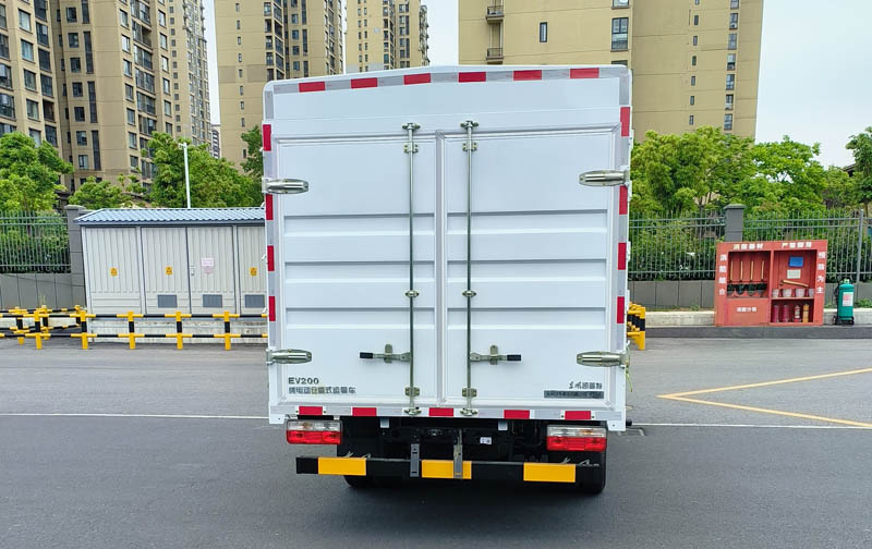 東風(fēng)牌DFA5040CCYTBEV7純電動(dòng)倉(cāng)柵式運(yùn)輸車公告圖片