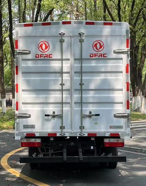 東風(fēng)牌EQ5032CCY3CNDFAC倉(cāng)柵式運(yùn)輸車公告圖片