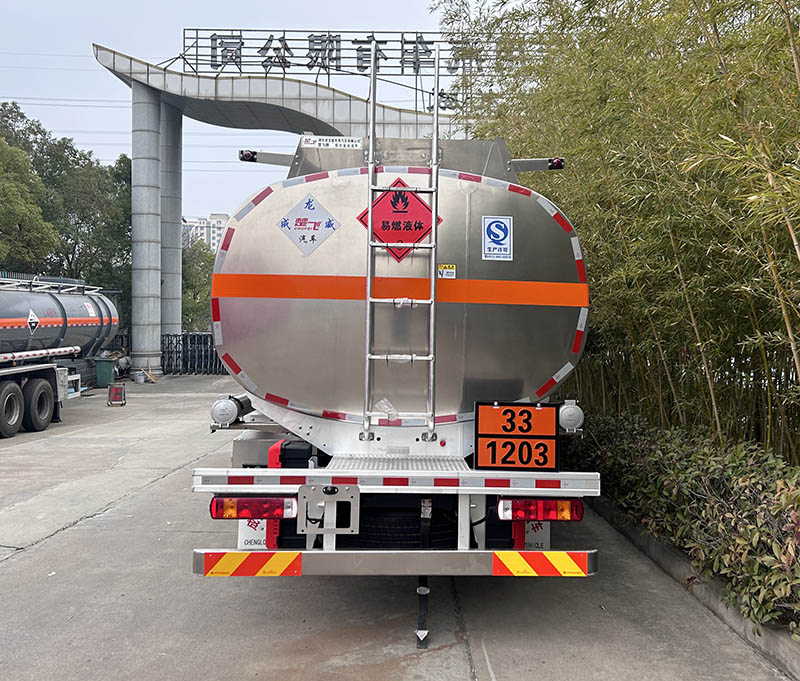 楚飛牌CLQ5326GYY6CA鋁合金運油車公告圖片