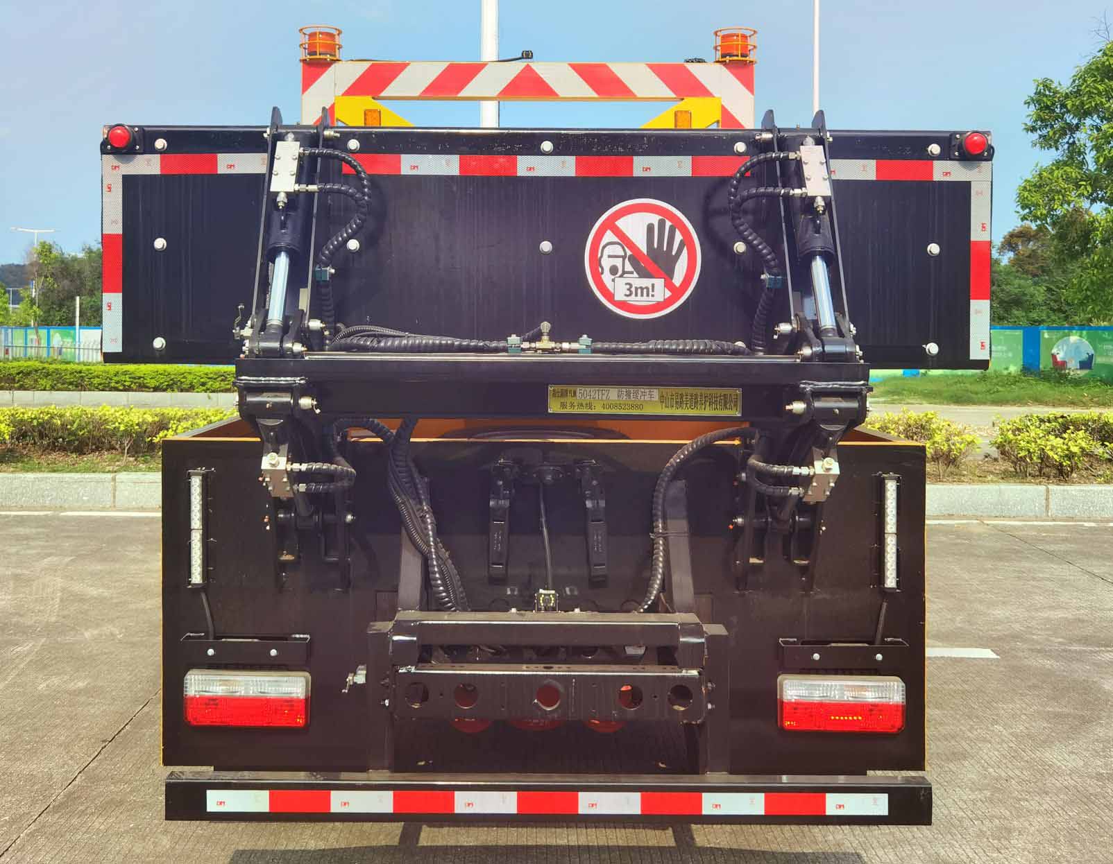 路仕盾牌YLM5042TFZ防撞緩沖車公告圖片